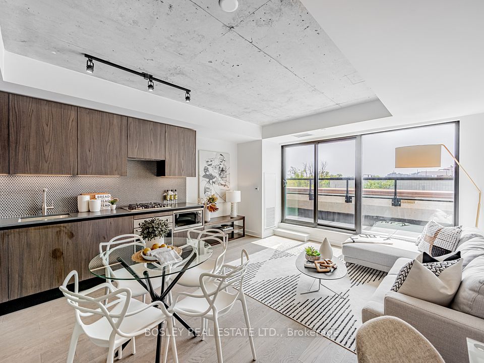 2720 Dundas