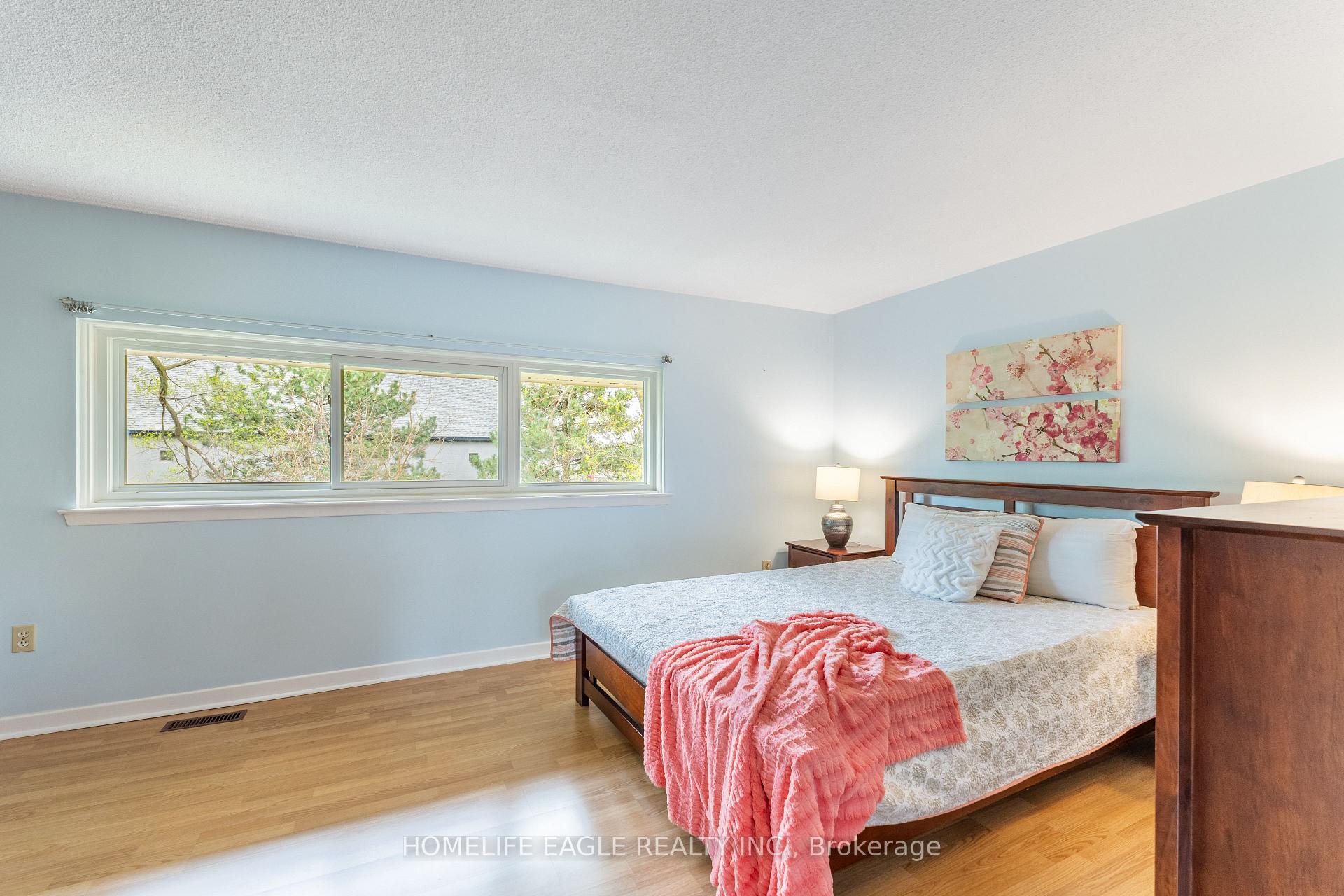 4 Bedrooms Condo at 3000 Midland, Toronto For sale