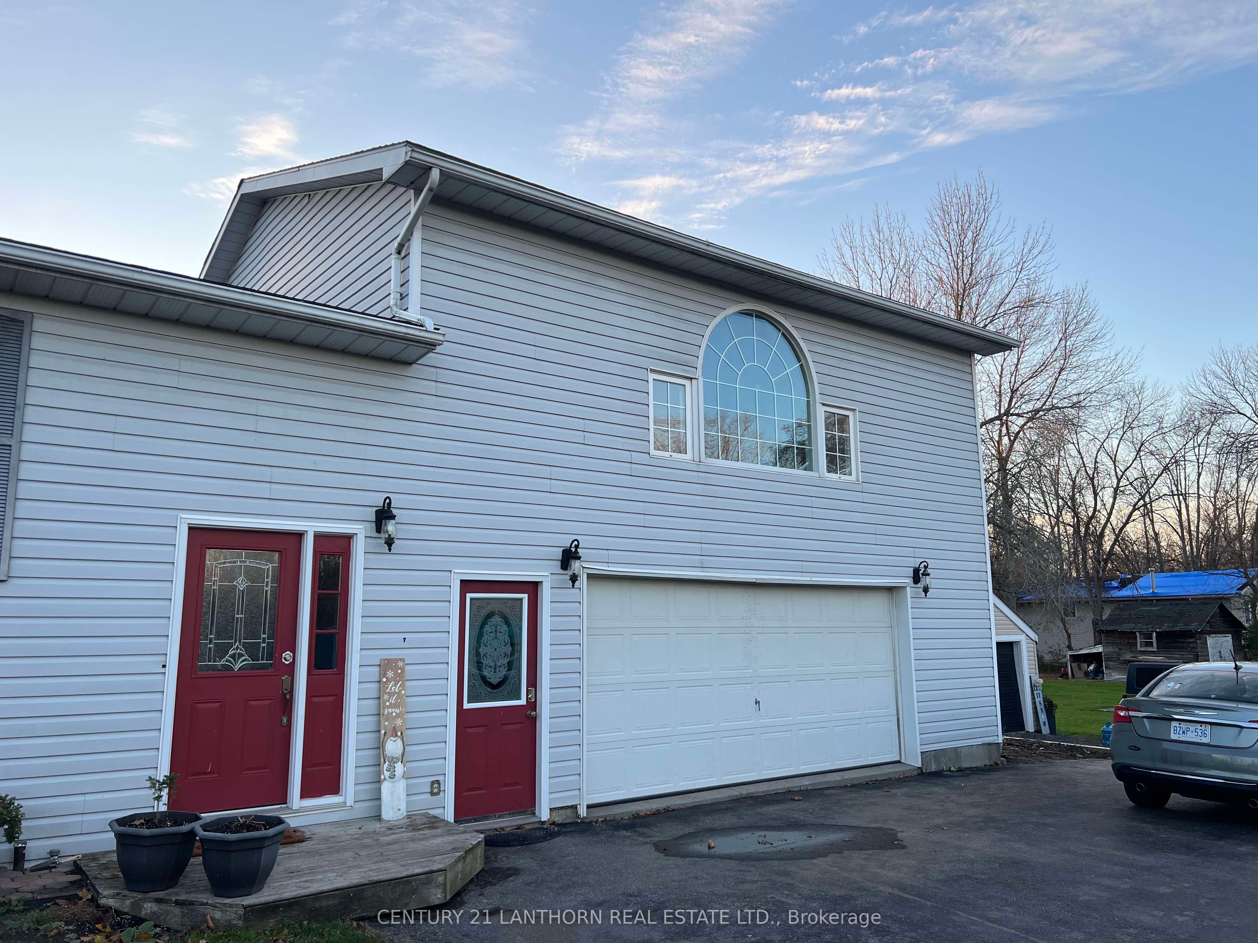 735 County Rd 28 Road, Prince Edward County, ON K8N 4Z7
