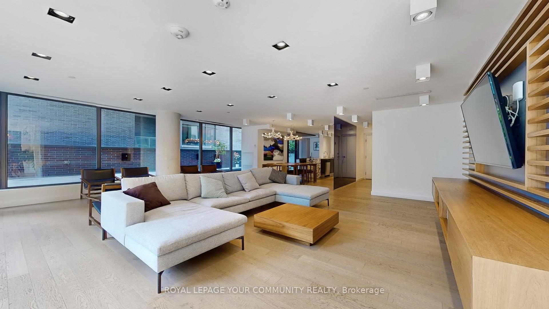 2 Bedrooms Condo at 111 Bathurst, Toronto For sale
