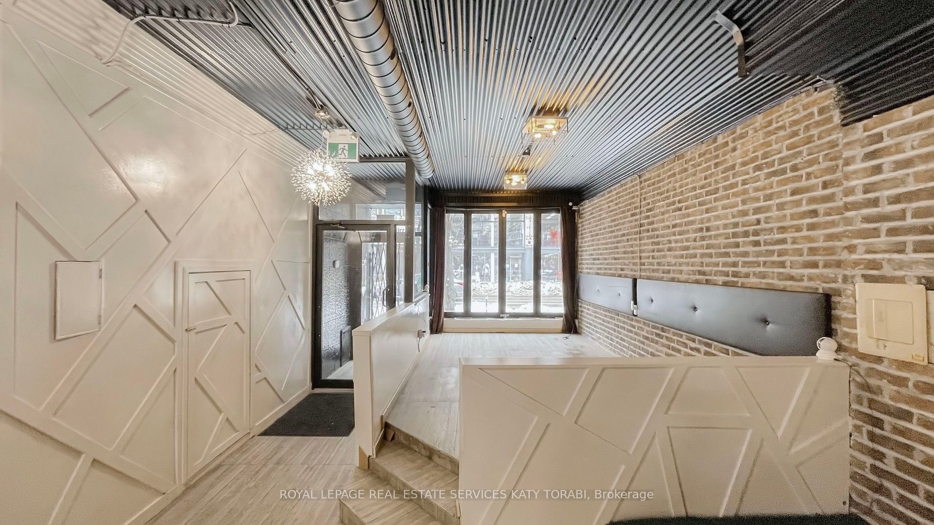 566 Queen Street W