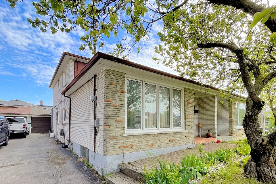 47 Dovehouse Avenue, Toronto, ON M3J 1A3