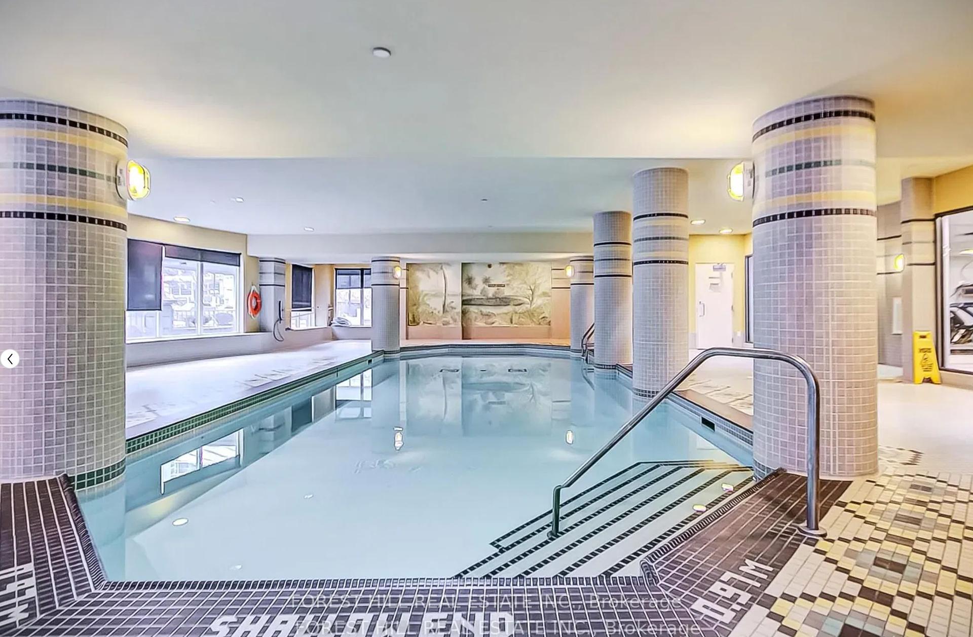 3 Bedrooms Condo at 21 Hillcrest, Toronto For sale