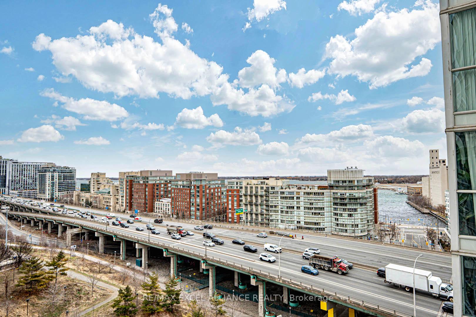 2 Bedrooms Condo at 75 Queens Wharf,  Toronto For sale