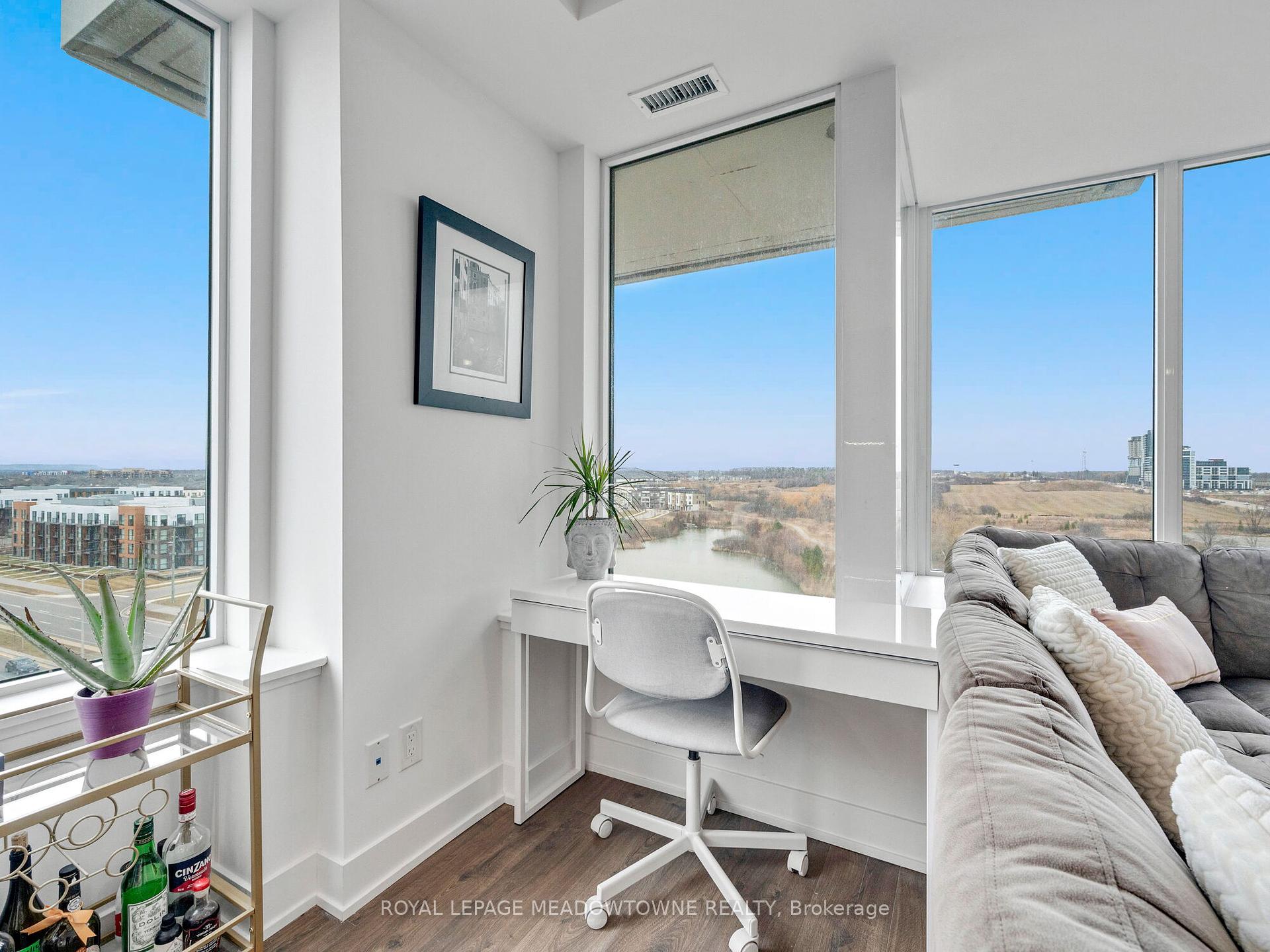 2 Bedrooms Condo at 2489 Taunton, Oakville For sale