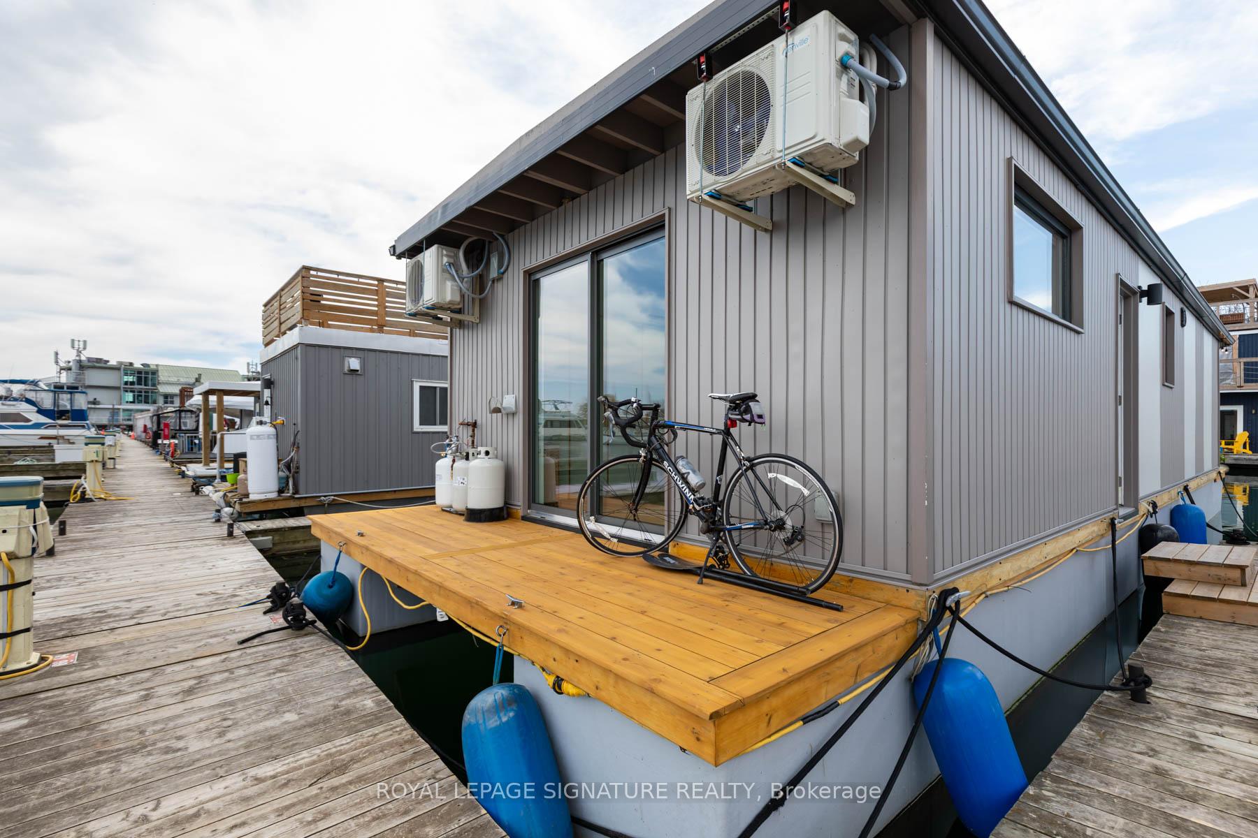 1 Bedroom Condo at 7 Brimley,  Toronto For sale