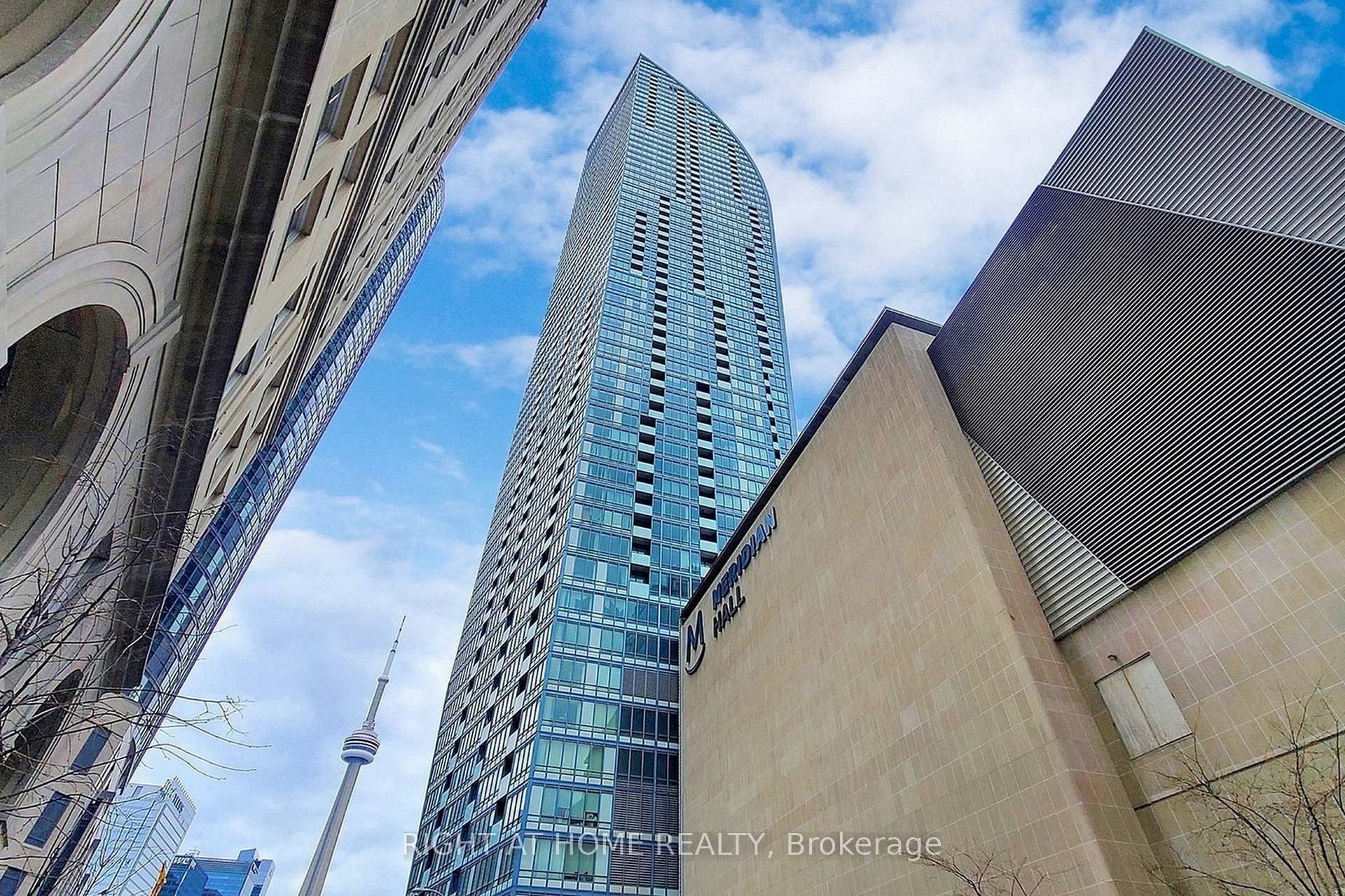 3 Bedrooms Condo at 8 The Esplanade, Toronto For sale