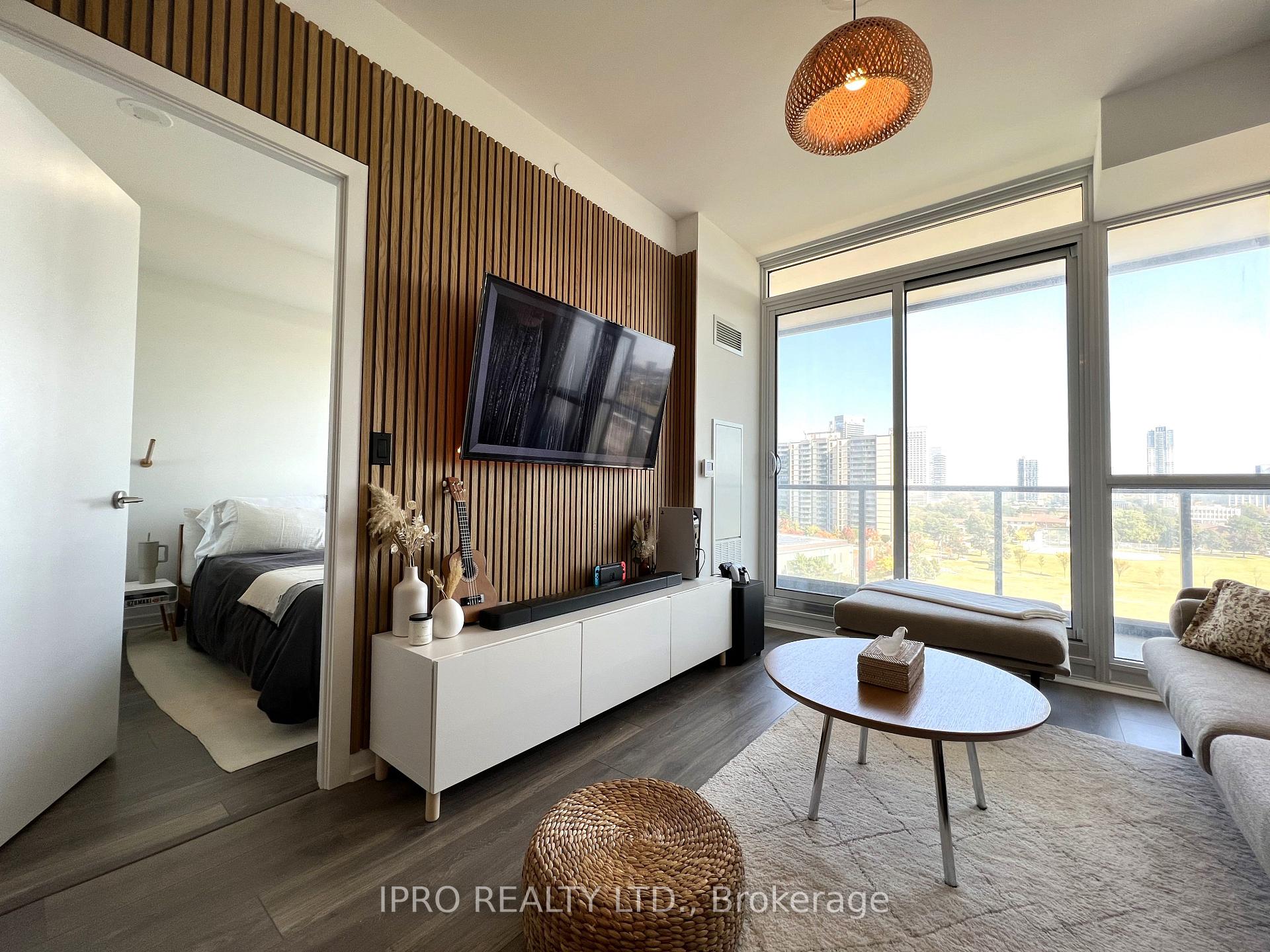 2 Bedrooms Condo at 32 Forest Manor, Toronto For sale