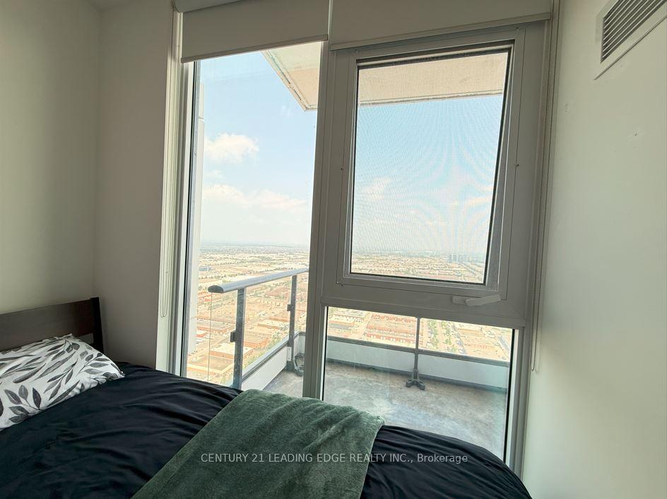 2 Bedrooms Condo at 950 Portage, Vaughan For sale