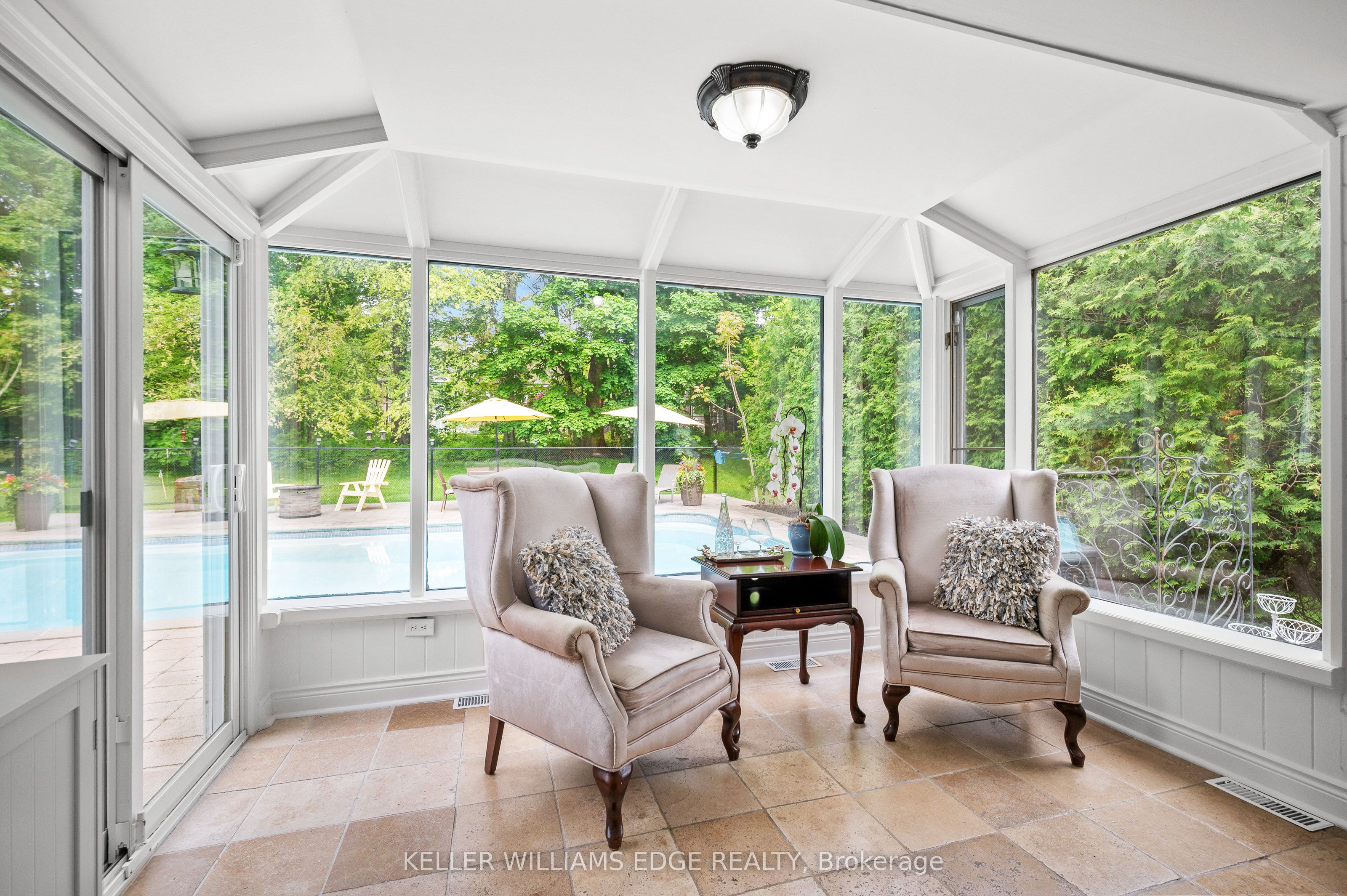 1589 Crediton Parkway