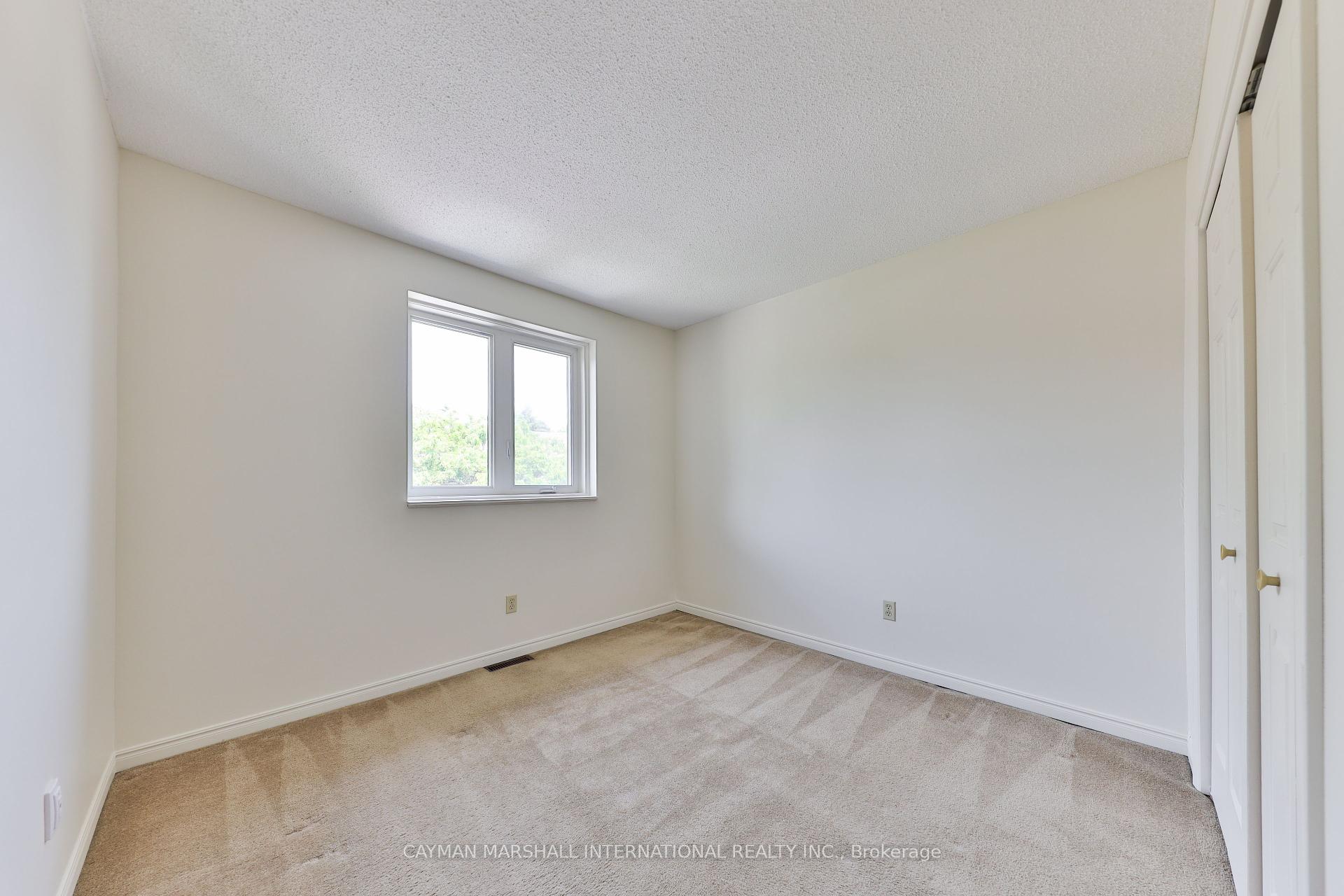 3 Bedrooms Condo at 1160 Walden, Mississauga For sale