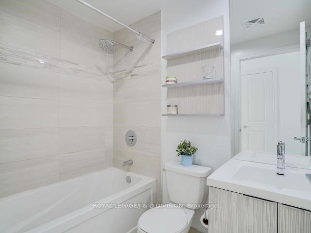 2 Bedrooms Condo at 80 Marine Parade, Toronto For sale