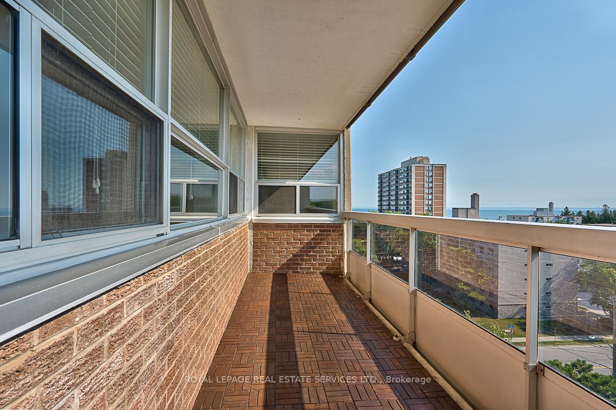2 Bedrooms Condo at 2263 Marine, Oakville For sale