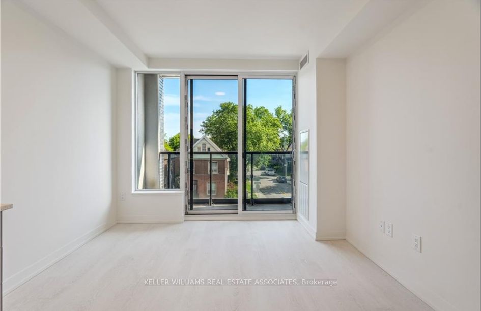 415 Main Street W, #318