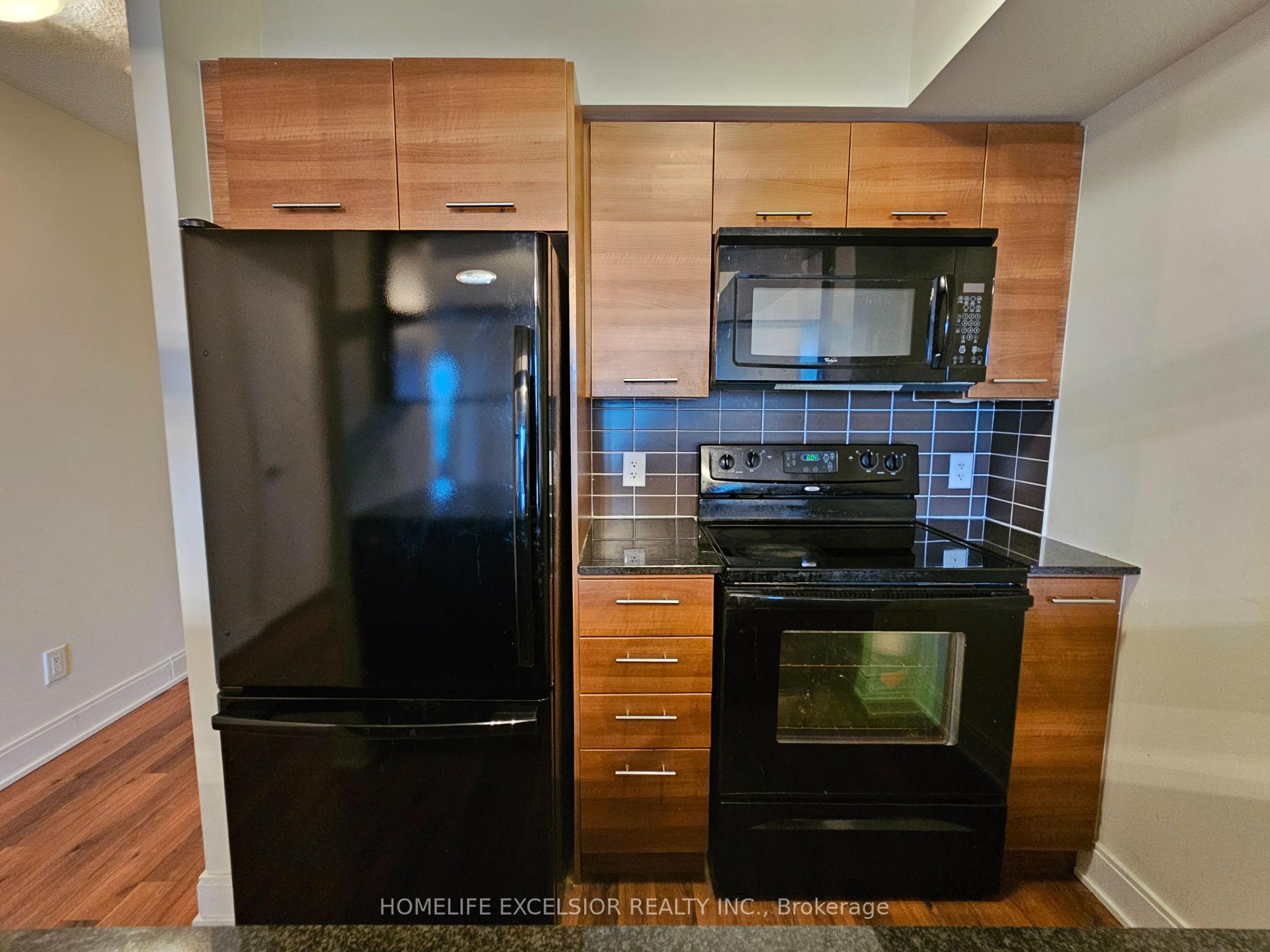 2 Bedrooms Condo at 135 Village Green,  Toronto For sale