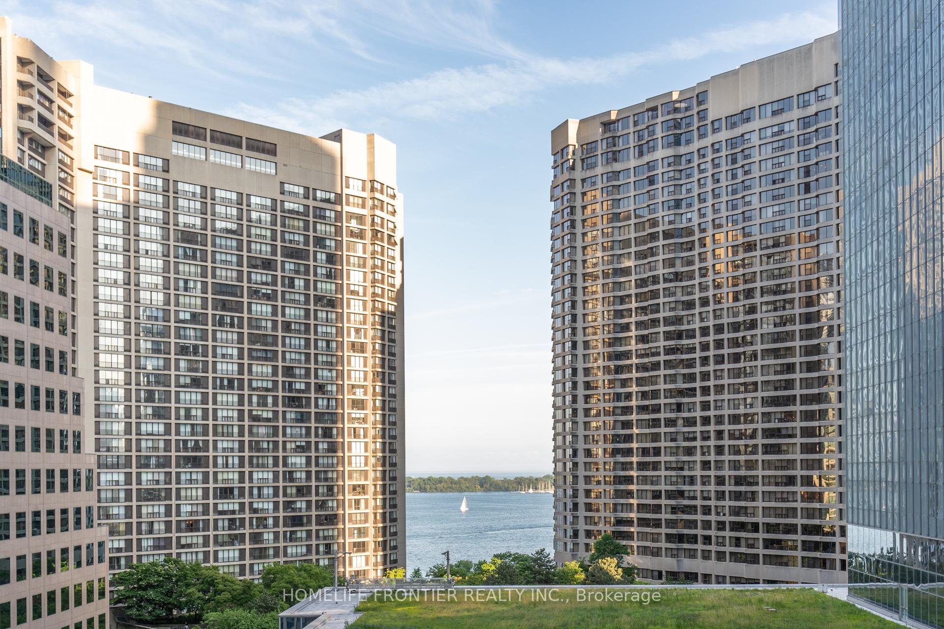 2 Bedrooms Condo at 88 Harbour, Toronto For sale