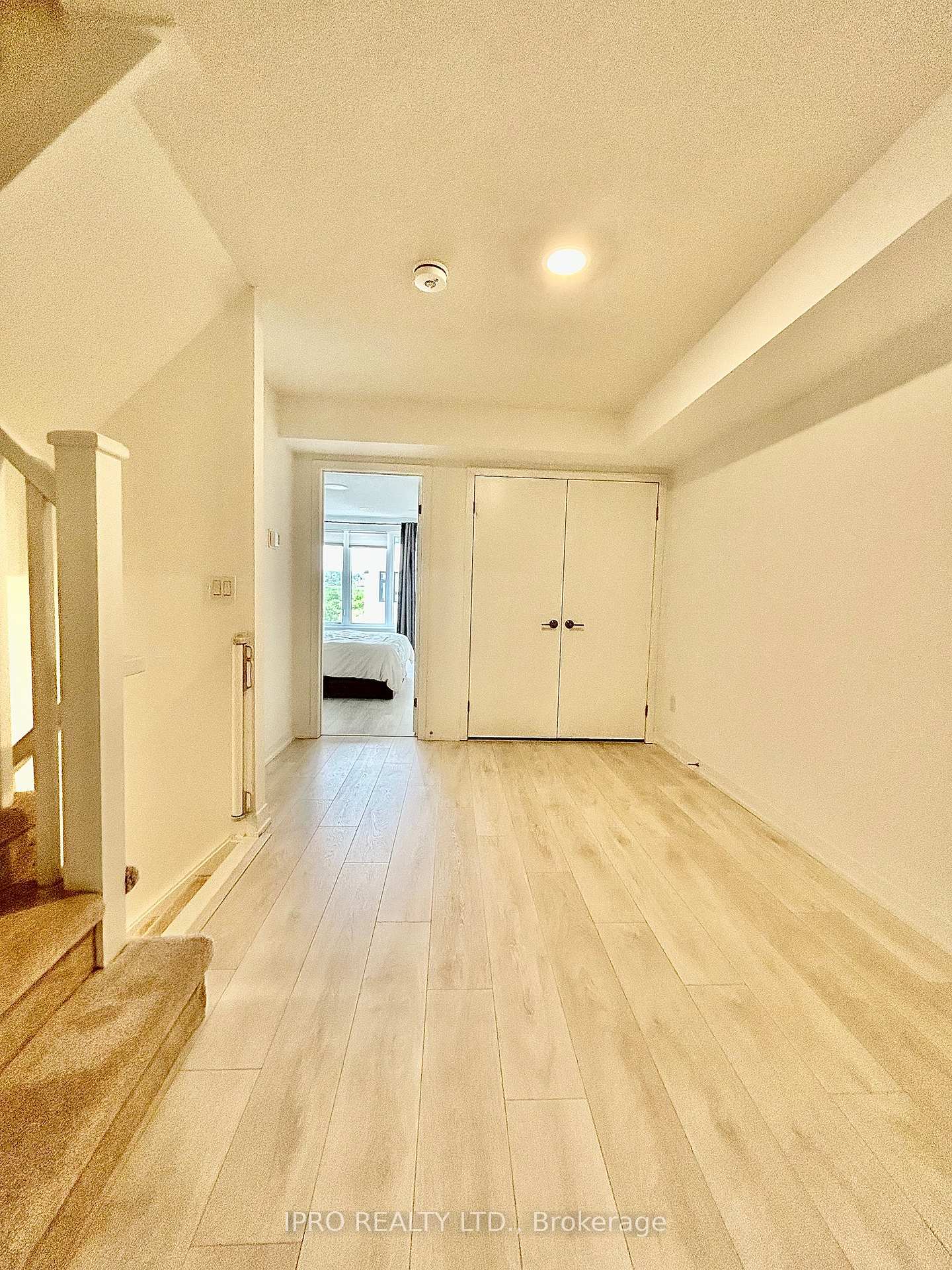 3 Bedrooms Condo at 1095 Cooke, Burlington For sale