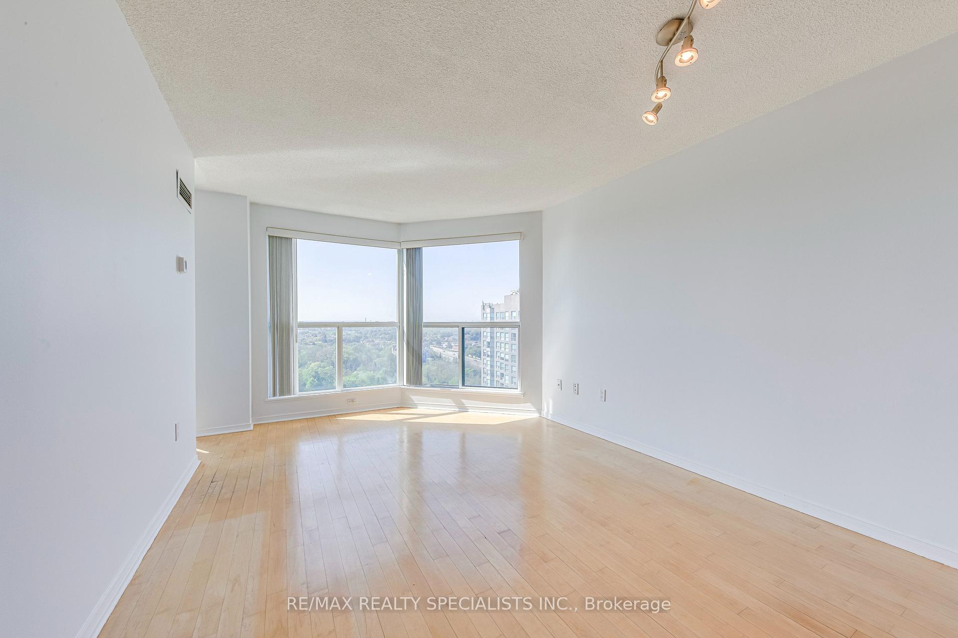 2 Bedrooms Condo at 2177 Burnhamthorpe, Mississauga For sale