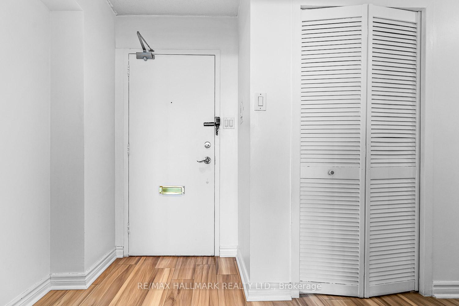 2 Bedrooms Condo at 5 Frith,  Toronto For sale
