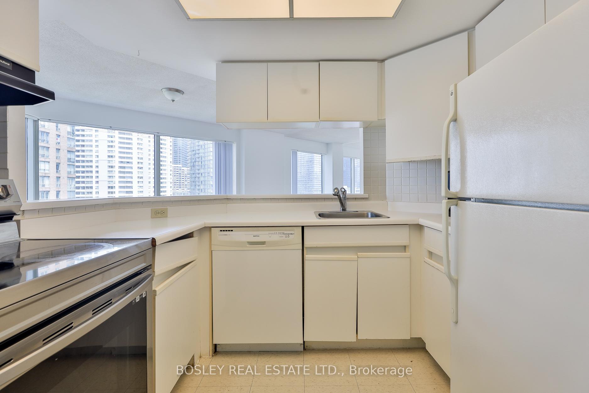 2 Bedrooms Condo at 1001 Bay, Toronto For sale