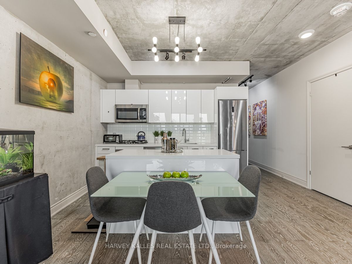 608 Richmond Street W 816