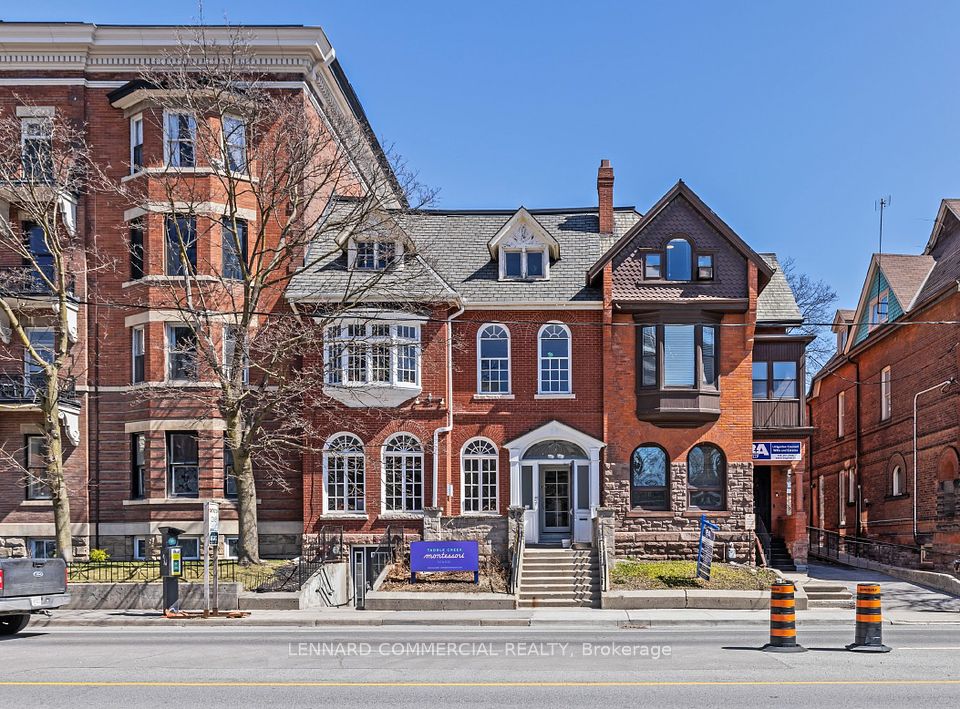 39 Spadina