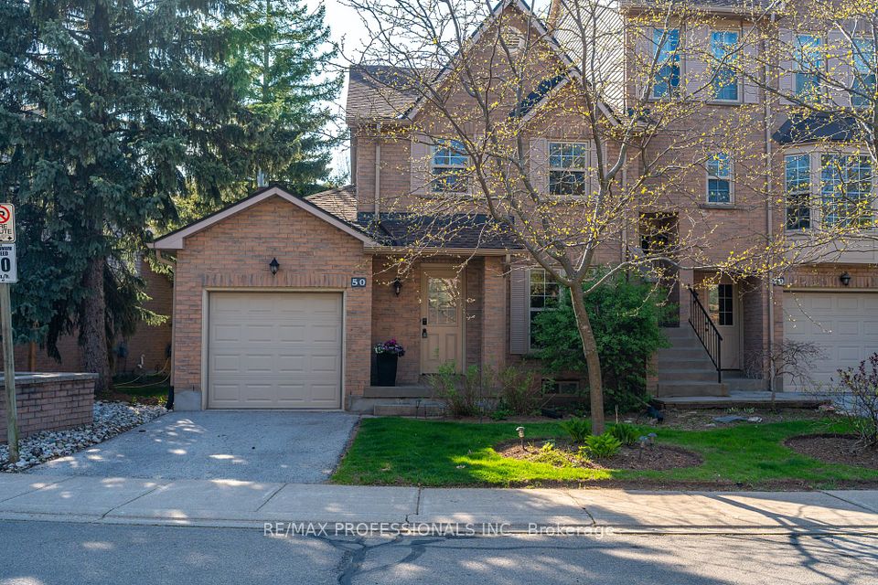 2272 Mowat