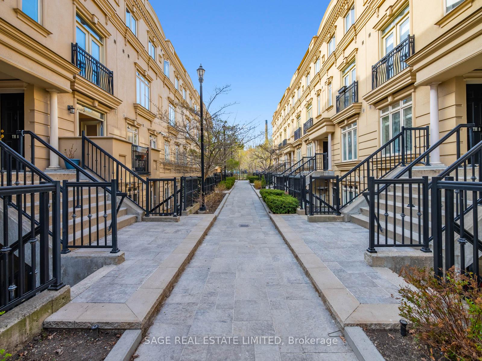 2 Bedrooms Condo at 78 Carr, Toronto For sale