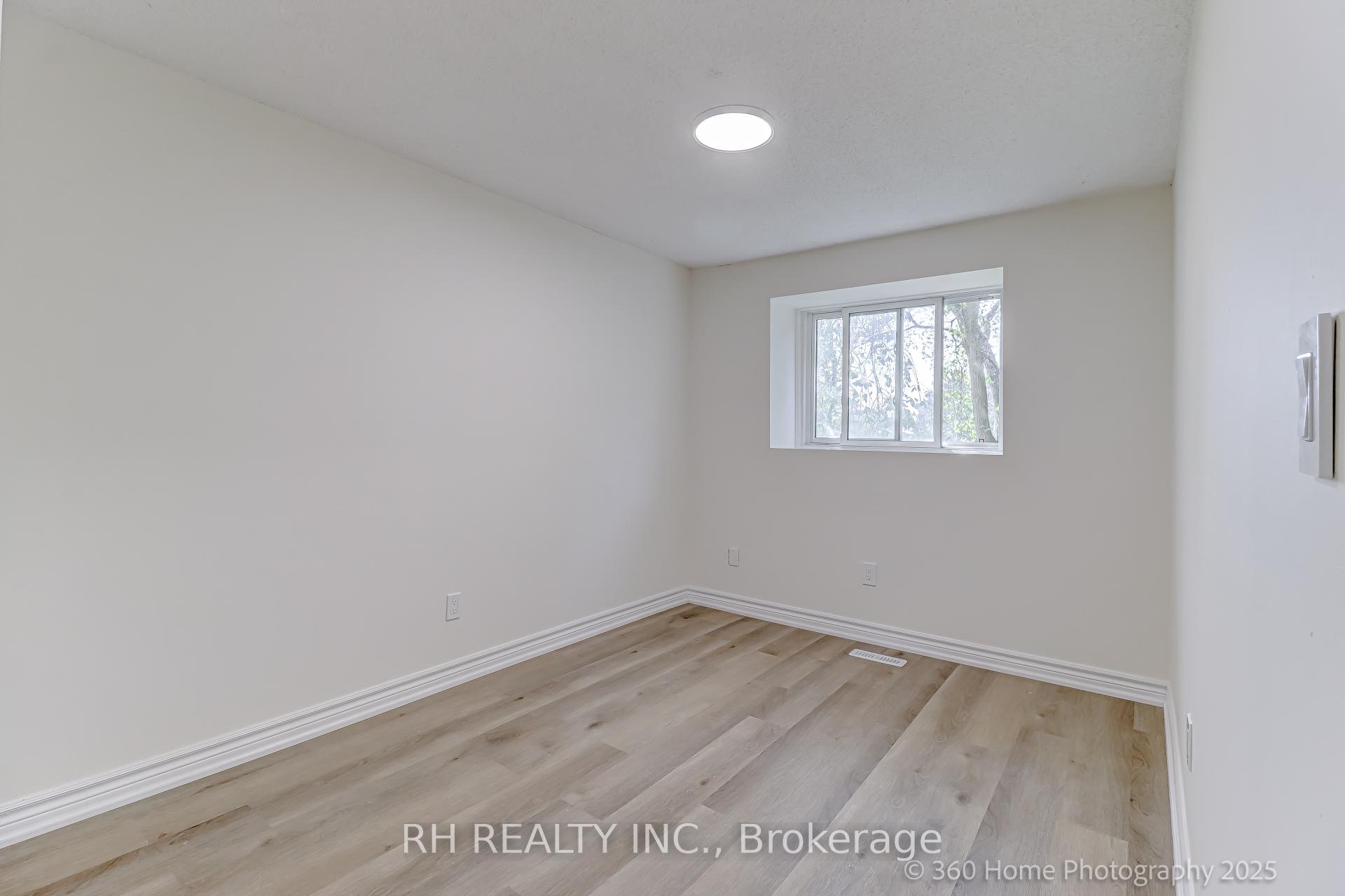 4 Bedrooms Condo at 25 Collinsgrove, Toronto For sale