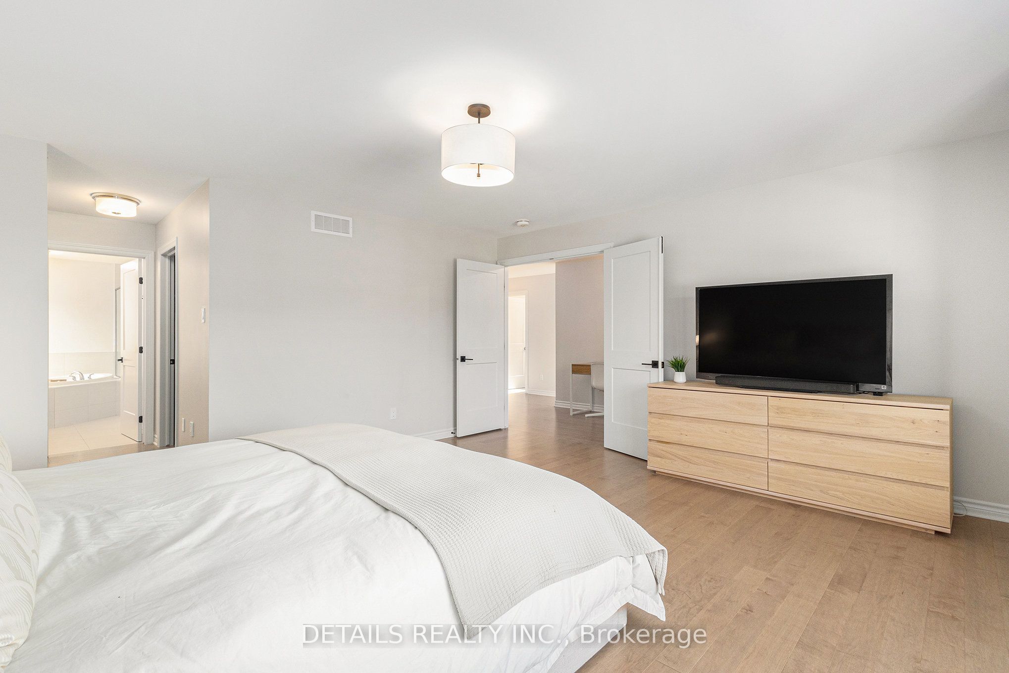 480 Famille Laporte Avenue, Orleans - Cumberland and Area 1110 - Camelot