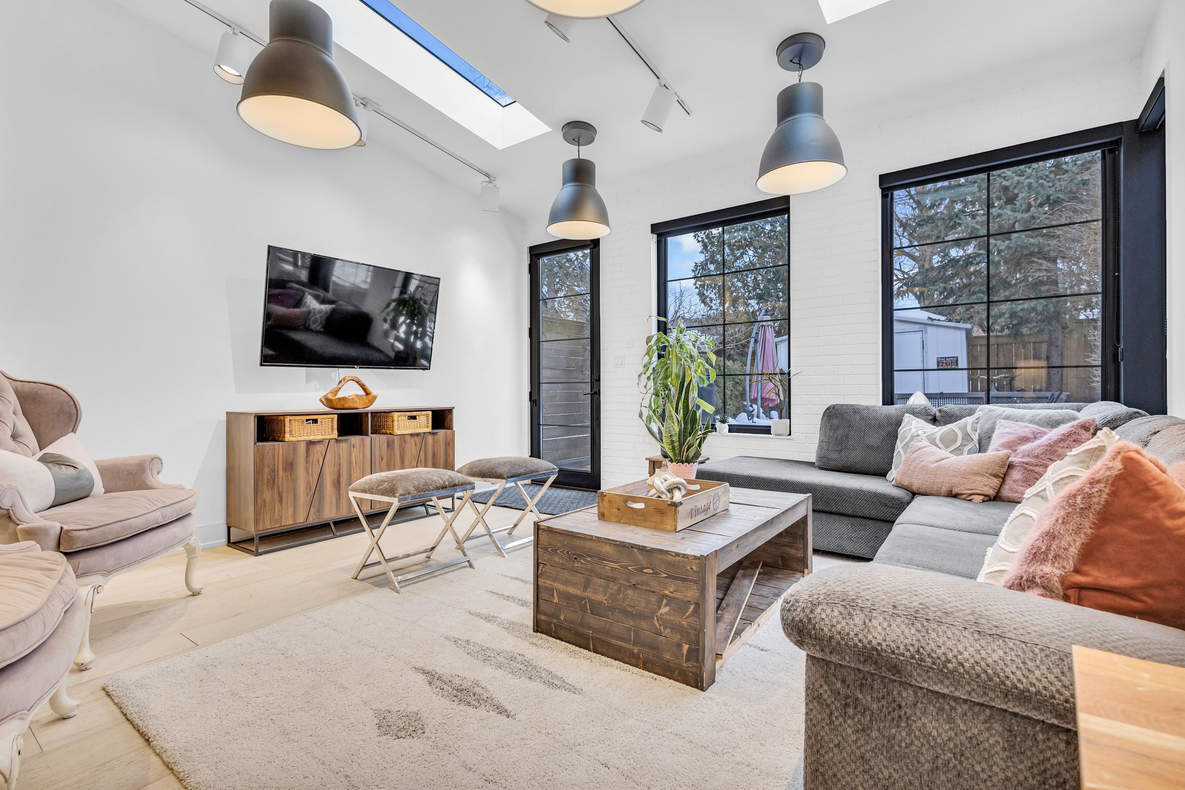 812 Duplex Avenue