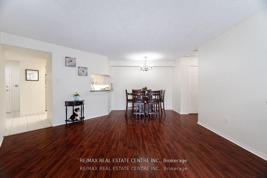 3 Bedrooms Condo at 250 Webb, Mississauga For sale