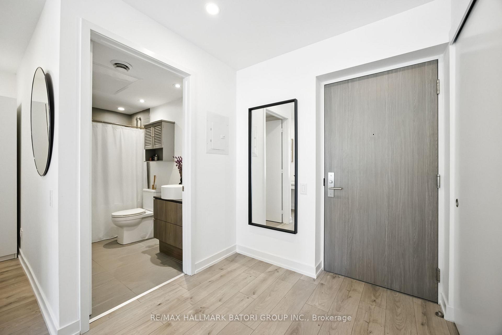 2 Bedrooms Condo at 161 Roehampton,  Toronto For sale