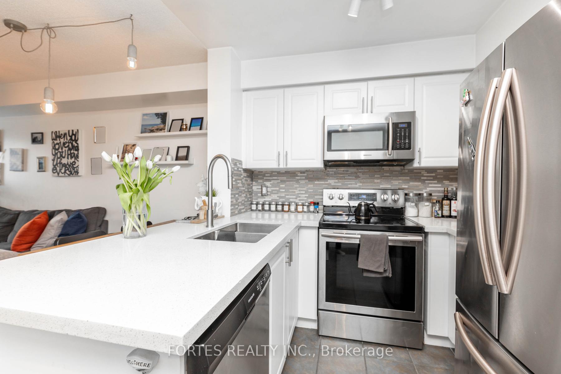 2 Bedrooms Condo at 9 Michael Power,  Toronto For sale