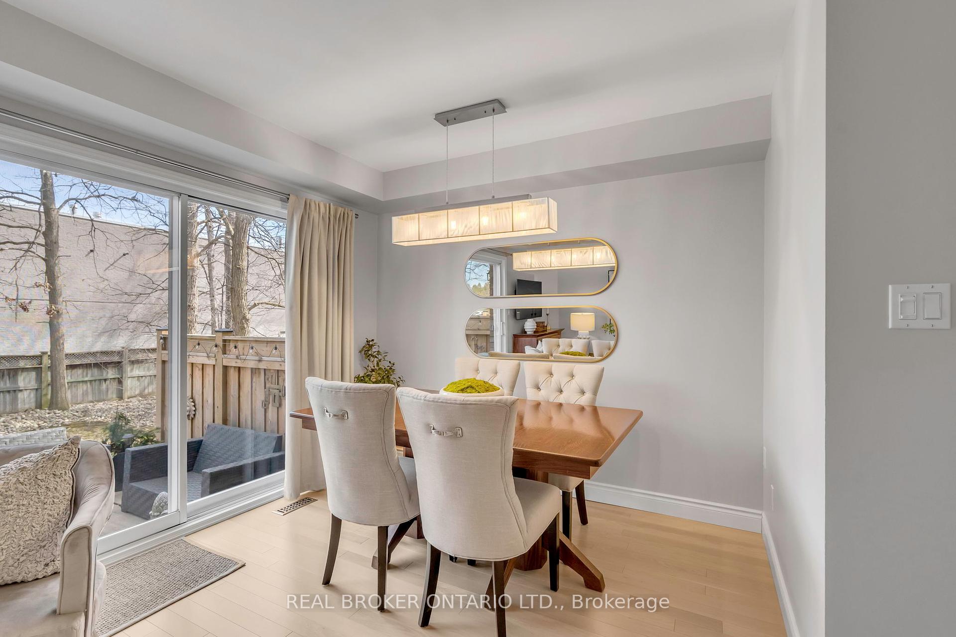 2 Bedrooms Condo at 2015 Cleaver, Burlington For sale