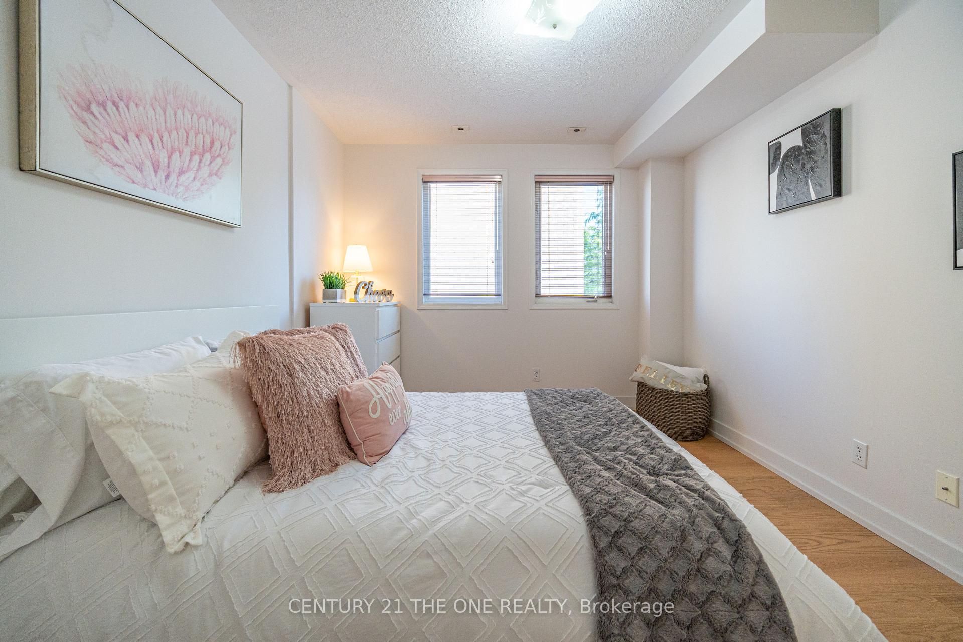 4 Bedrooms Condo at 28 Rosebank, Toronto For sale