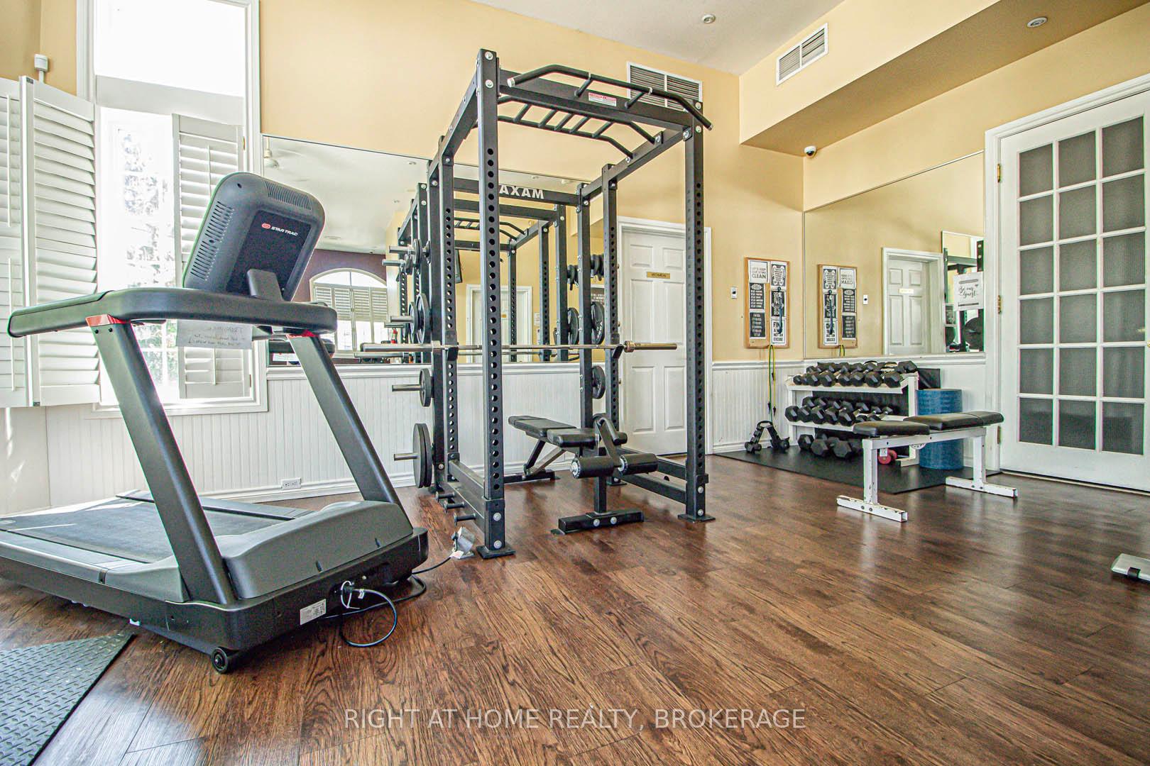 2 Bedrooms Condo at 1451 Walker’s, Burlington For sale