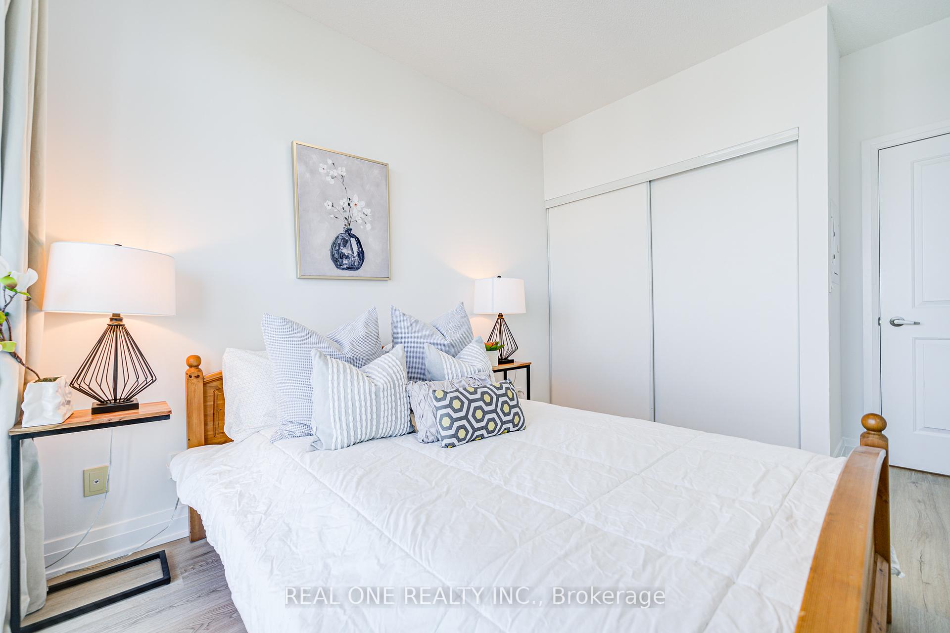 1 Bedroom Condo at 55 SPEERS, Oakville For sale
