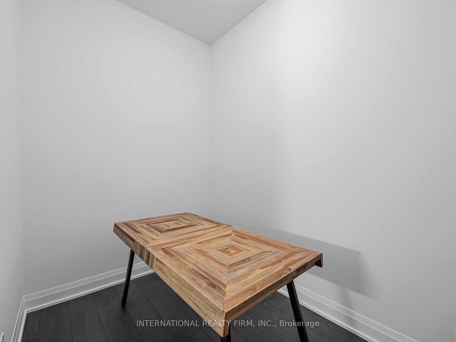 2 Bedrooms Condo at 33 Frederick Todd, Toronto For sale