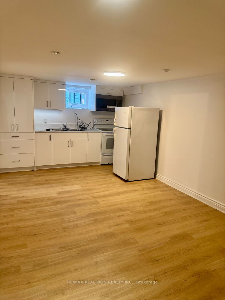 27 Lyndale