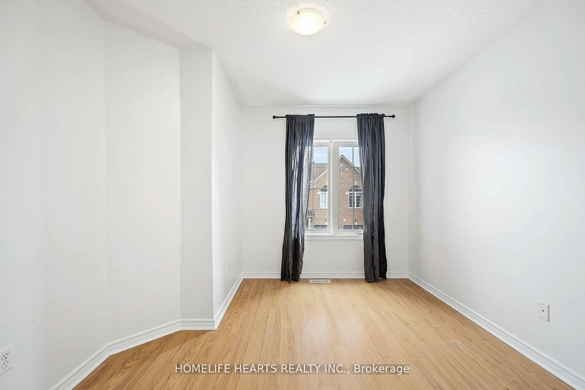 3 Bedrooms Condo at 525 Novo Star, Mississauga For sale
