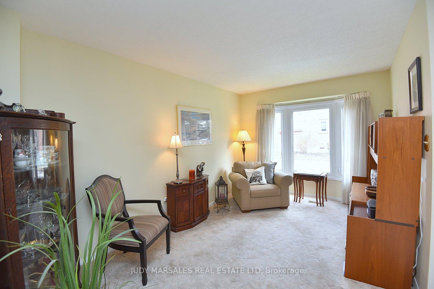 3 Bedrooms Condo at 644 Upper Paradise,  Hamilton For sale