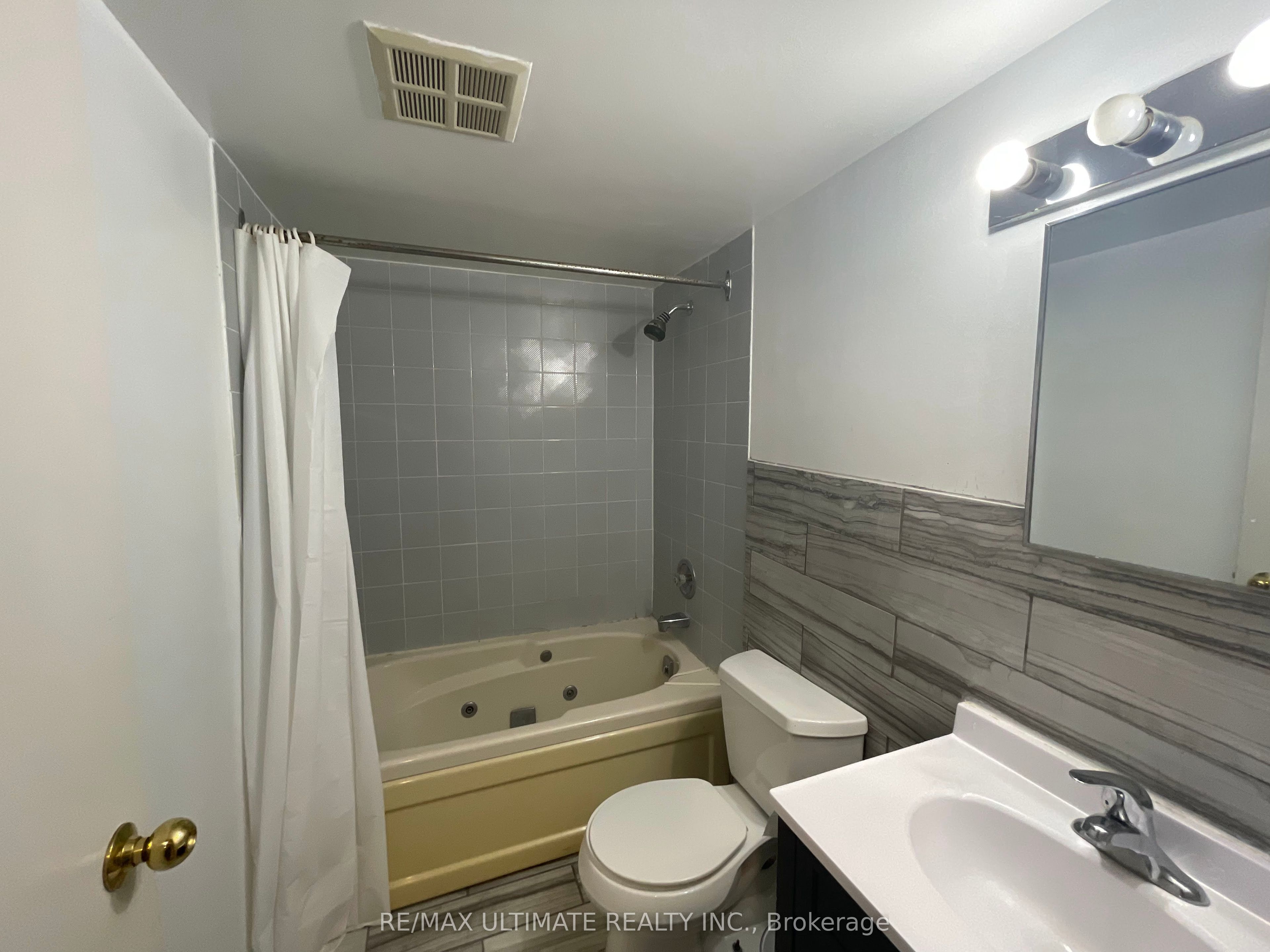 117 Gerrard Street E, #804