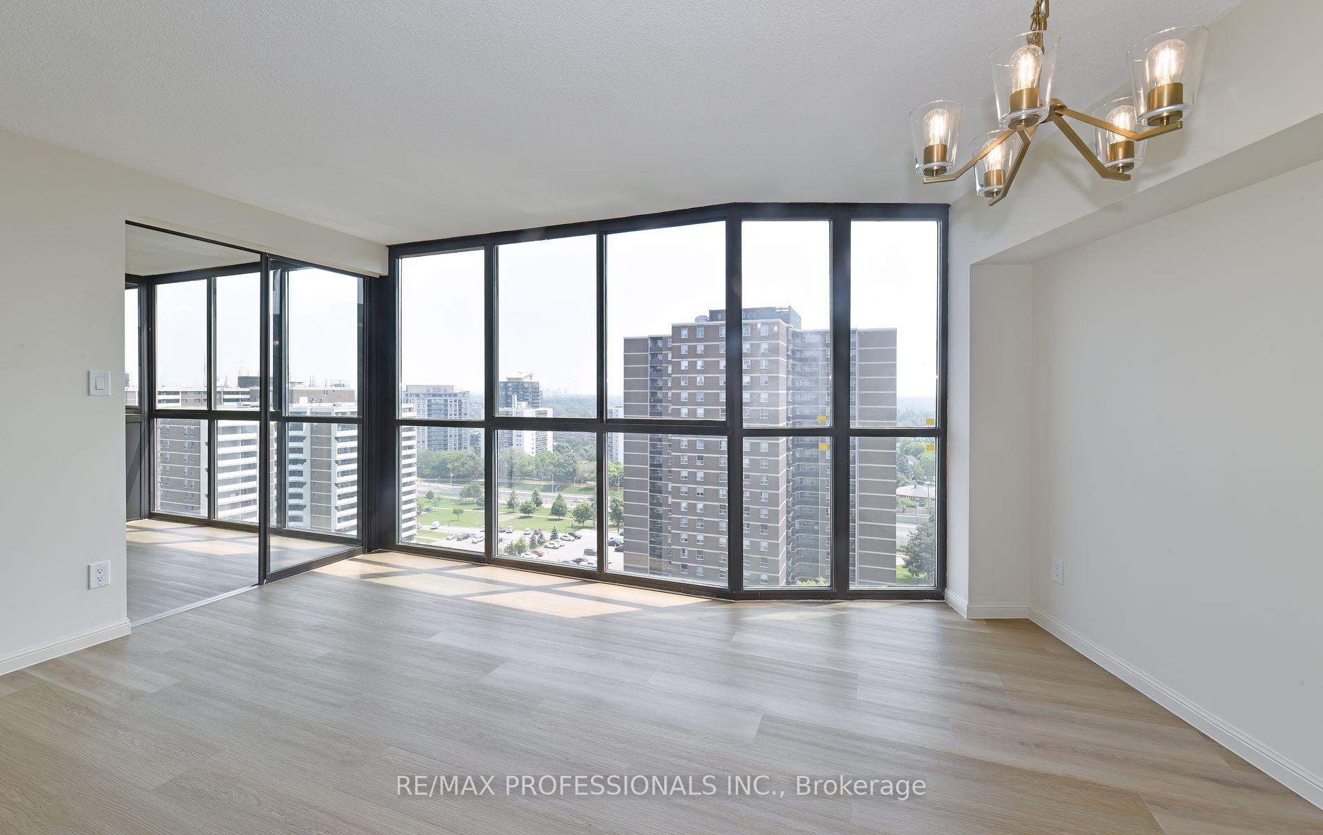 3 Bedrooms Condo at 40 Richview, Toronto For sale