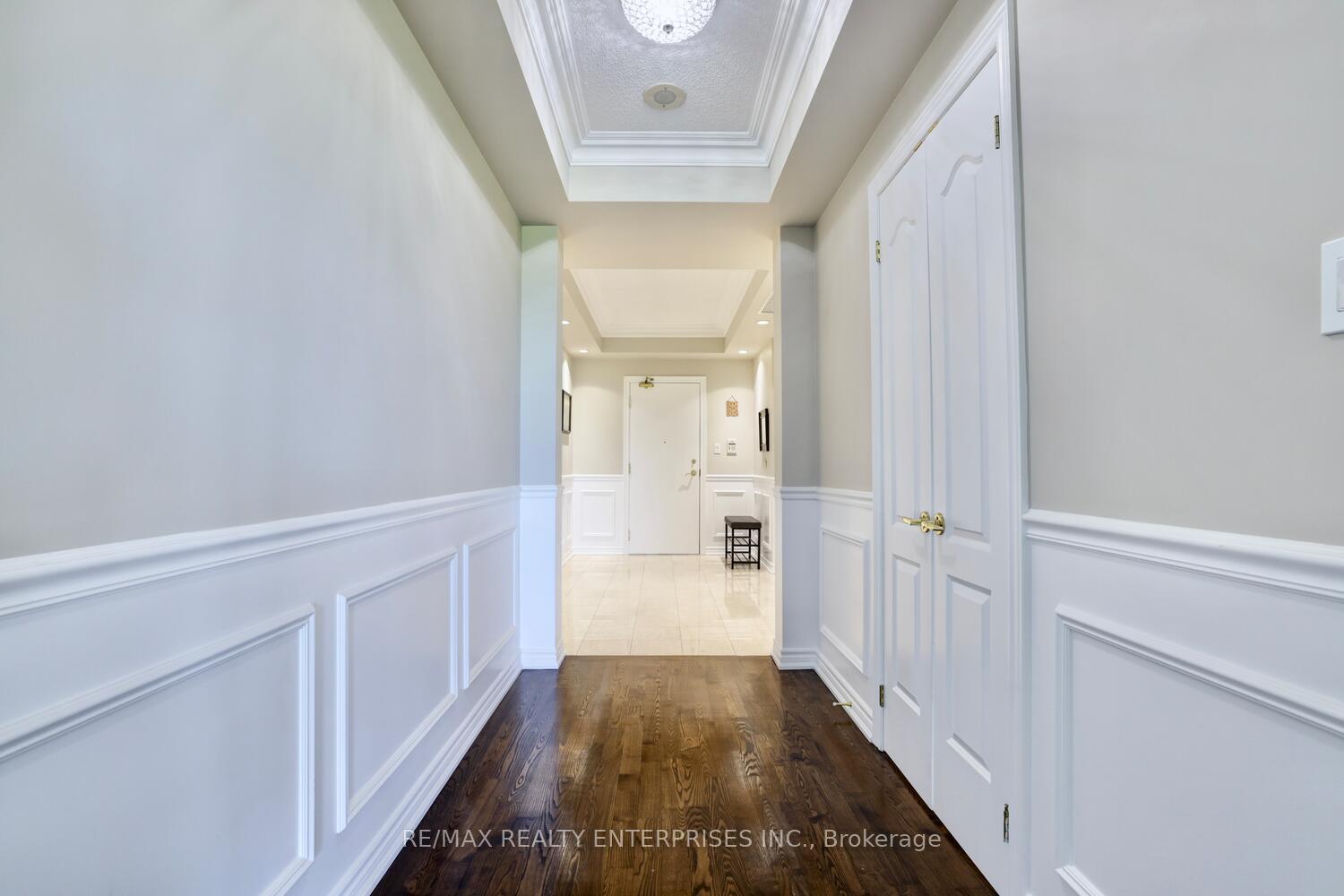 3 Bedrooms Condo at 1900 The Collegeway, Mississauga For sale