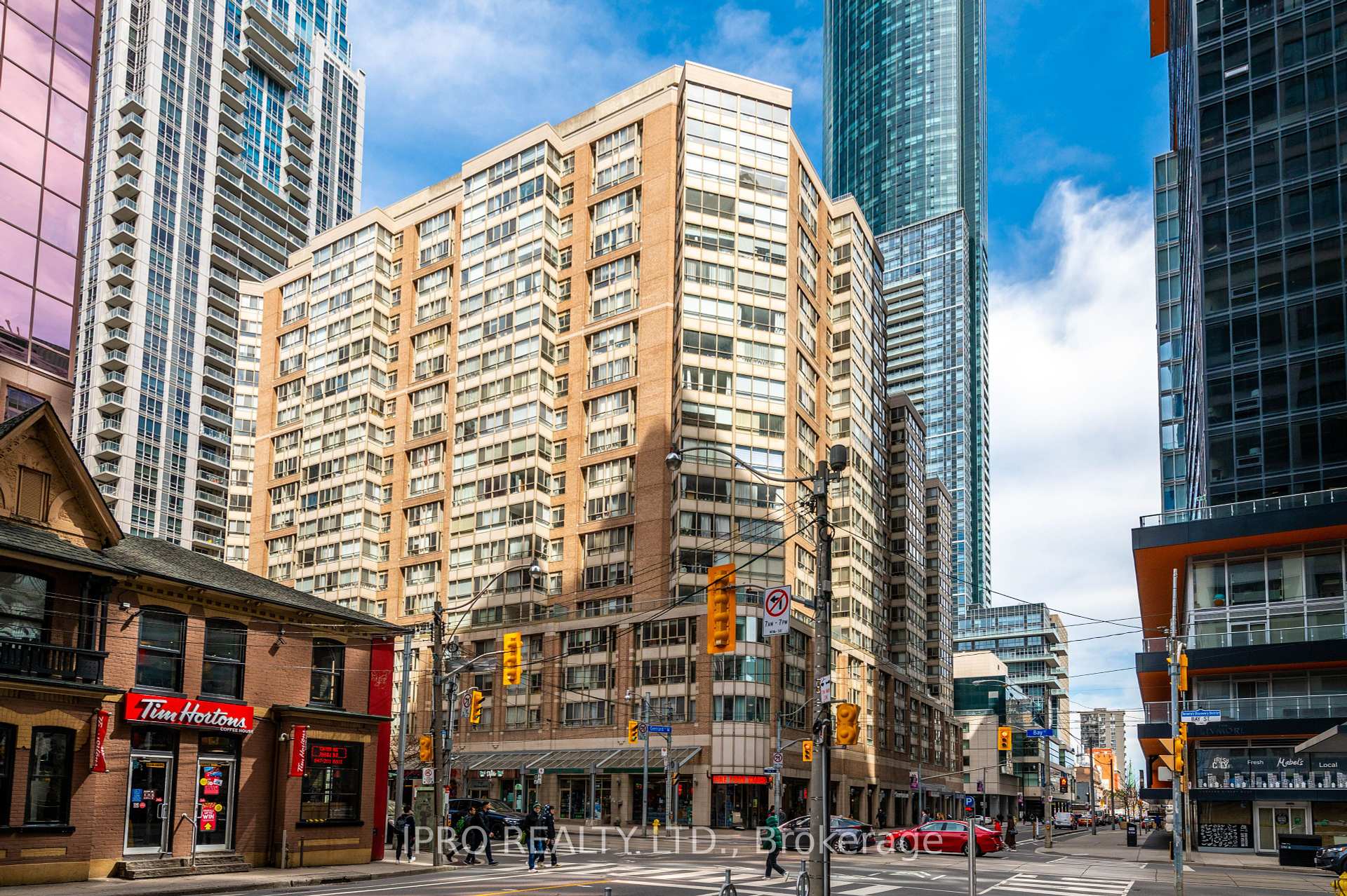 3 Bedrooms Condo at 44 Gerrard, Toronto For sale