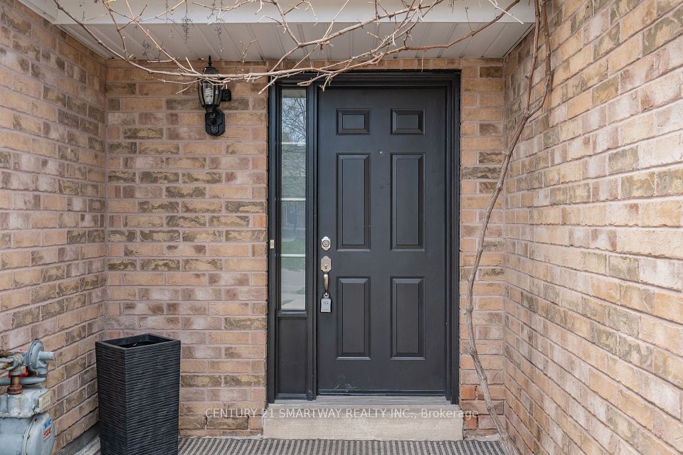 56 Pickett Crescent, Barrie, ON L4N 8C1