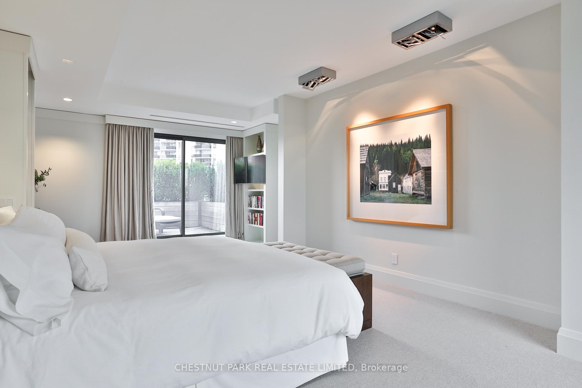 3 Bedrooms Condo at 33 Jackes,  Toronto For sale