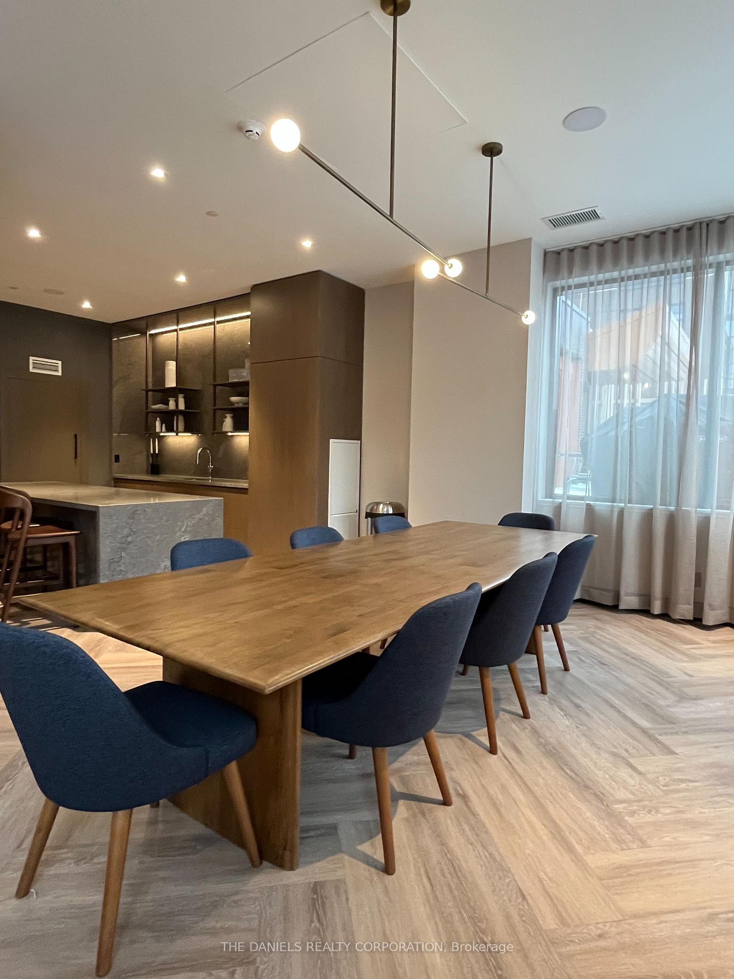 2 Bedrooms Condo at 8 Beverley Glen,  Vaughan For sale