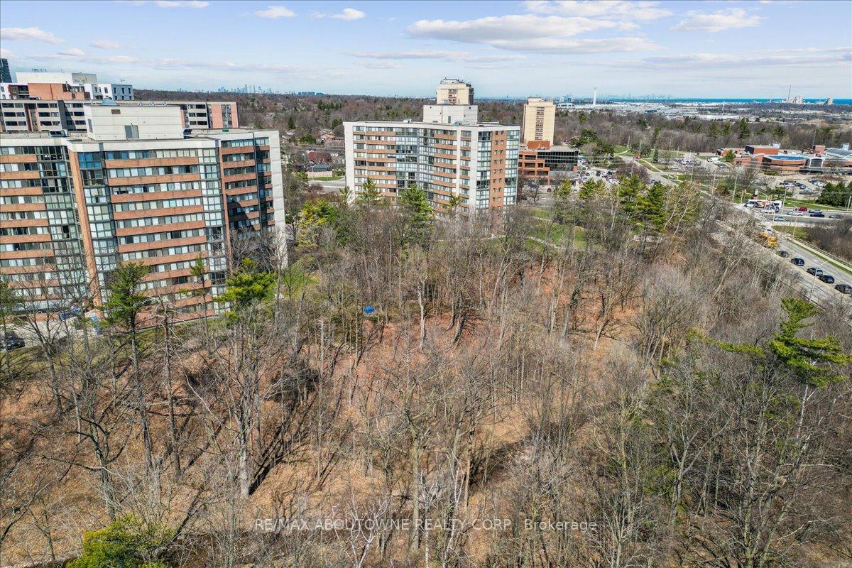 2 Bedrooms Condo at 1230 Marlborough,  Oakville For sale